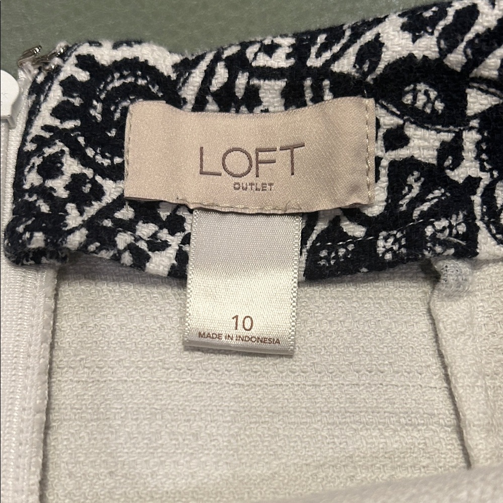 LOFT Black and White Paisley Pencil Skirt - Picture 2 of 6